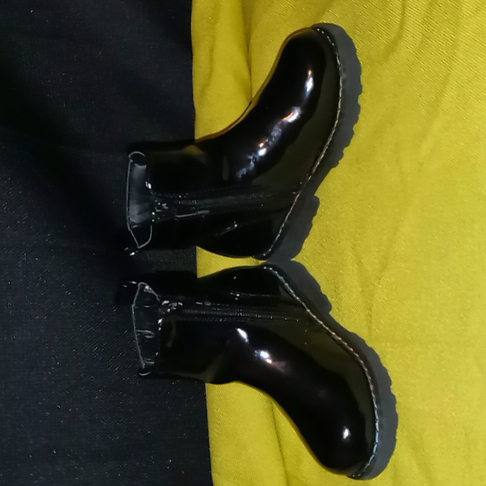 Girl's Booties - Picture 3 of 8